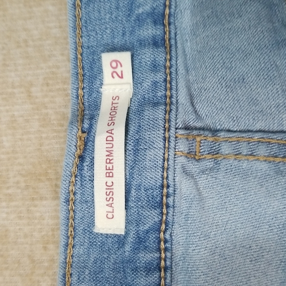 Levi's Classic Bermuda Shorts Size 29 - Picture 5 of 8
